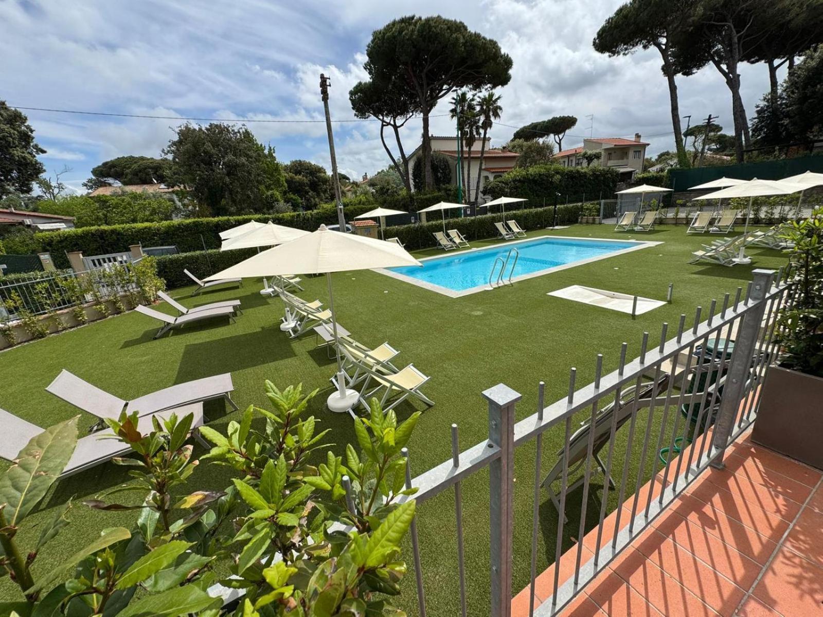 Residence San Francesco ตีร์เรเนีย ภายนอก รูปภาพ
